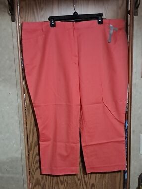 Apt. 9 Coral Straight-Leg Capri Sz 22W